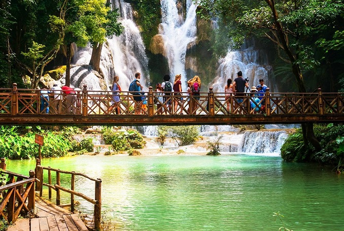 Kuang si Waterfall